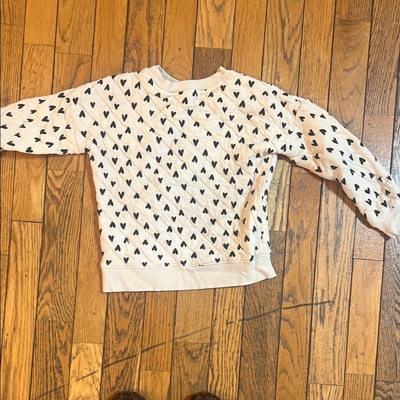 Chic Heart Patterned Sweater 🖤 - Picture 3 of 4